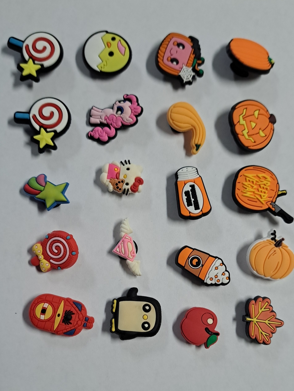 Croc Jibbitz Charms Fall, Food, Cupcakes. Spiderman, Hello Kitty (Set Of 59 )